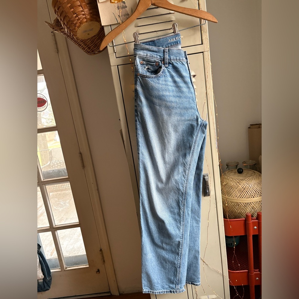 AE Strigid Low-Rise Ex-Boyfriend Jean - Picture 6 of 15